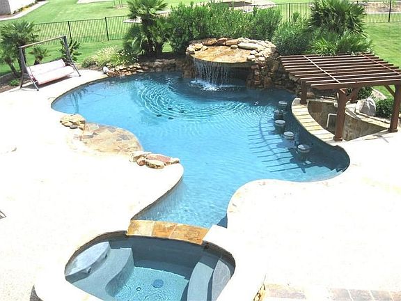 5th image of 1078 W Oaklawn Dr
