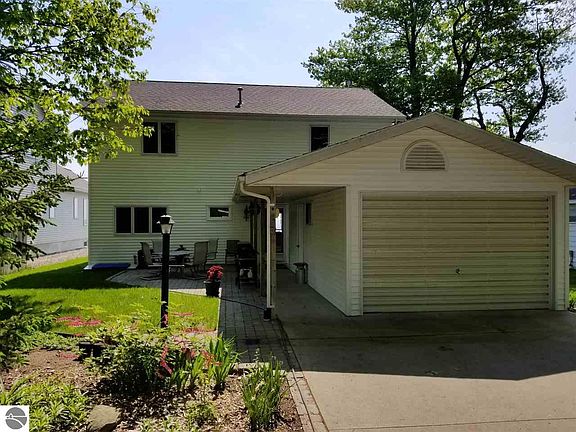 5th image of 1713 Douglas Dr