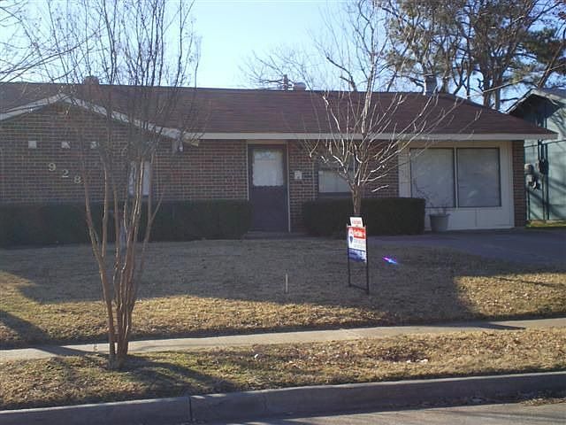 1st image of 928 Elmwood Dr