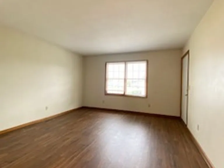 204 Stonewall Ct — Photo 4