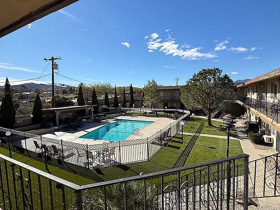4th image of 57475 Lupine Dr #11