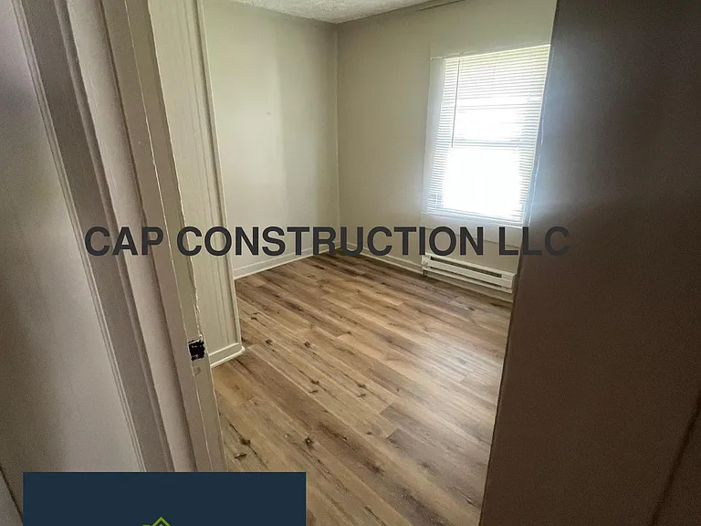 547 Berry St — Photo 6