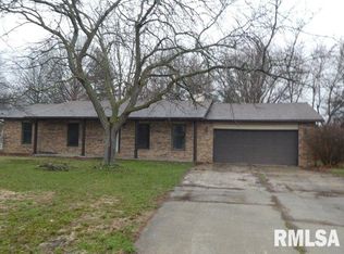 987 E Lincoln St, Riverton, IL 62561