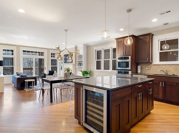 4th image of 618 W Schubert Ave APT 2W