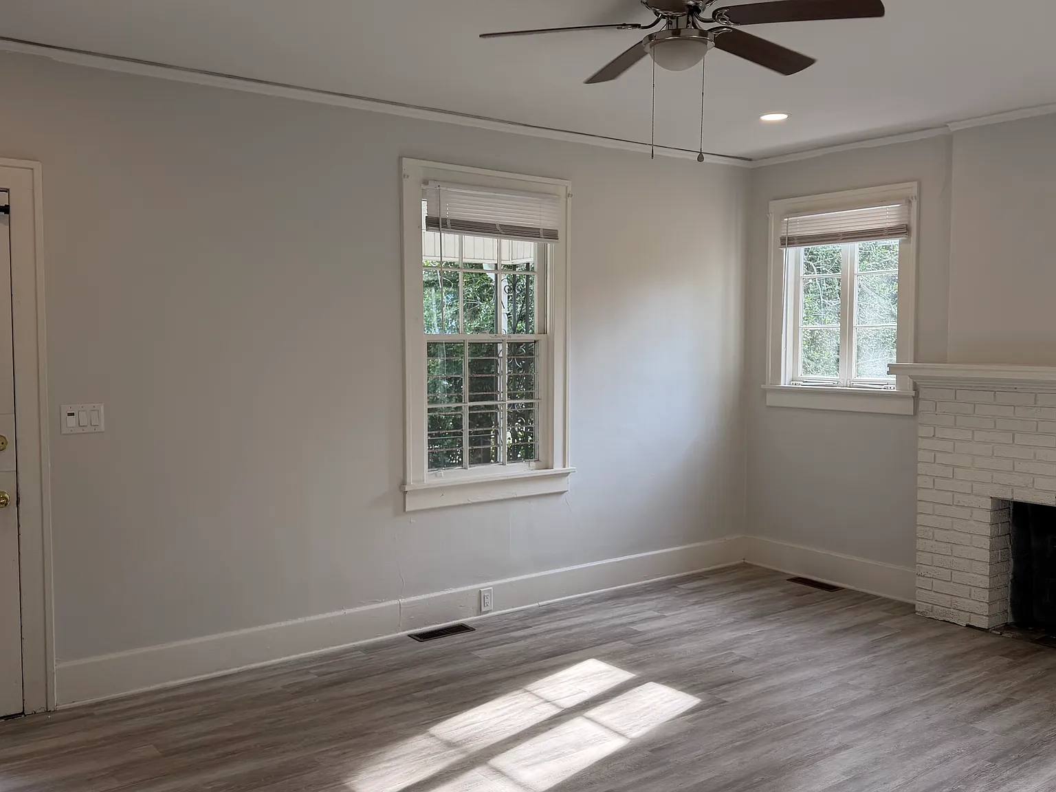 3 bed, 2389 sqft, $2,100 — Photo 2