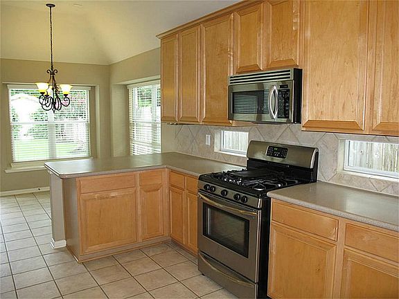 4th image of 12910 Oakwood Manor Dr