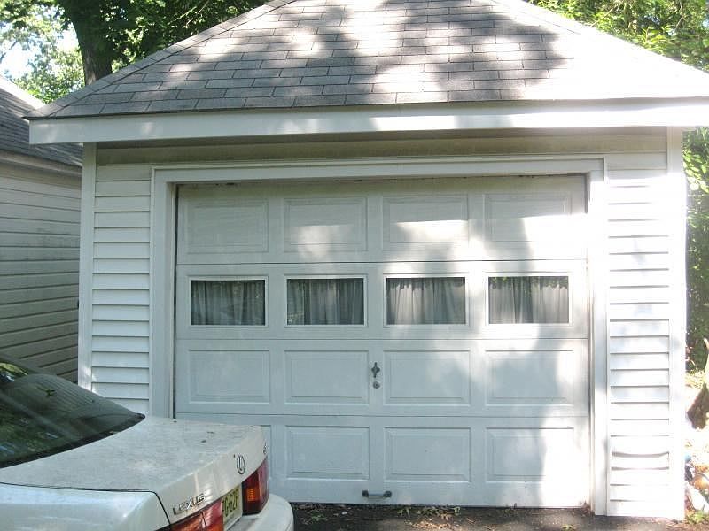 2nd image of 255 Stirling Ave