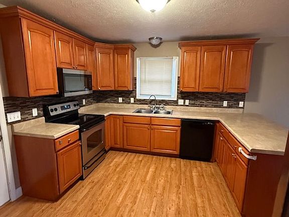2nd image of 409 Dalhlia Dr