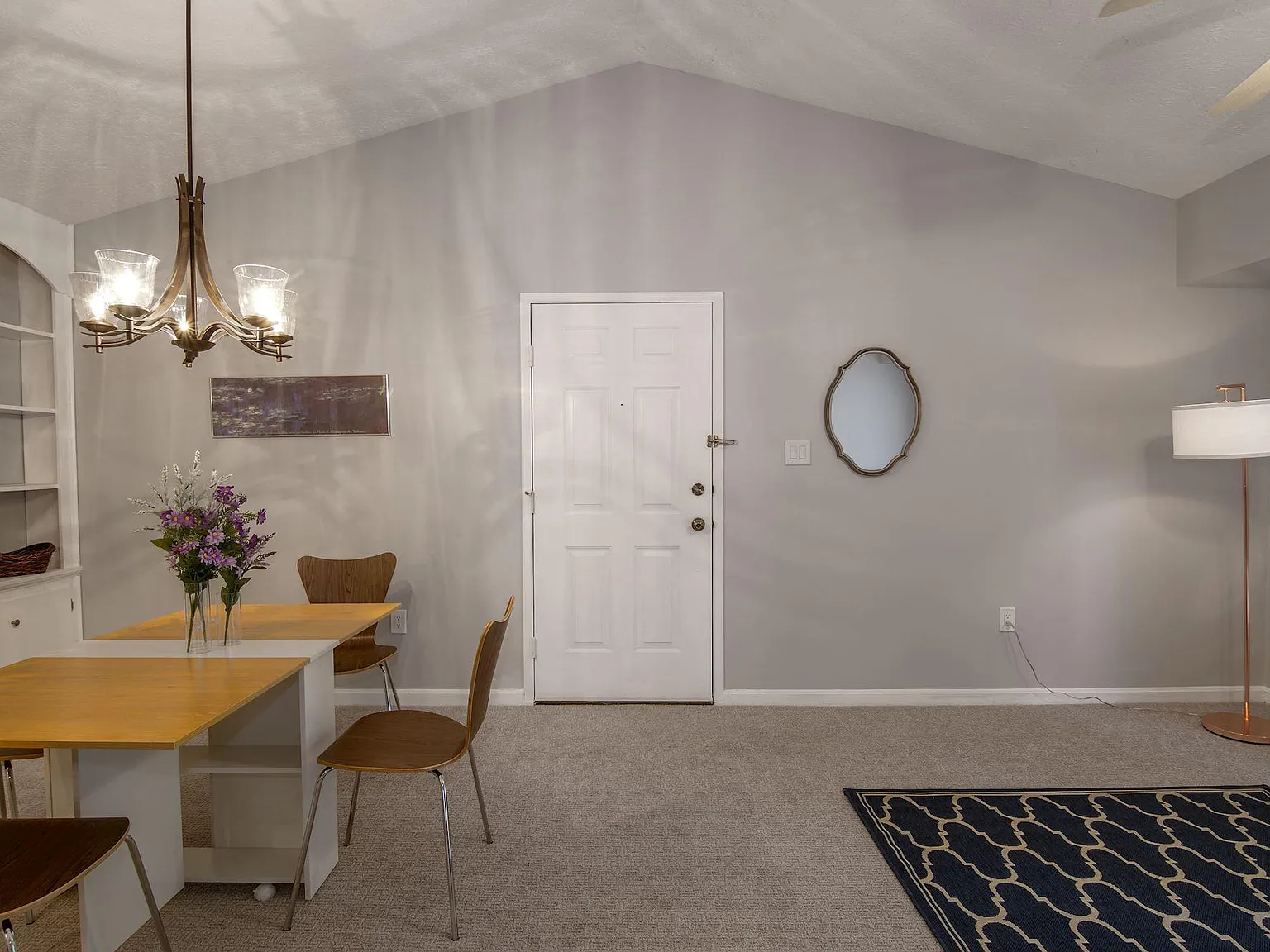 2 bed, 900 sqft, $2,200 — Photo 2