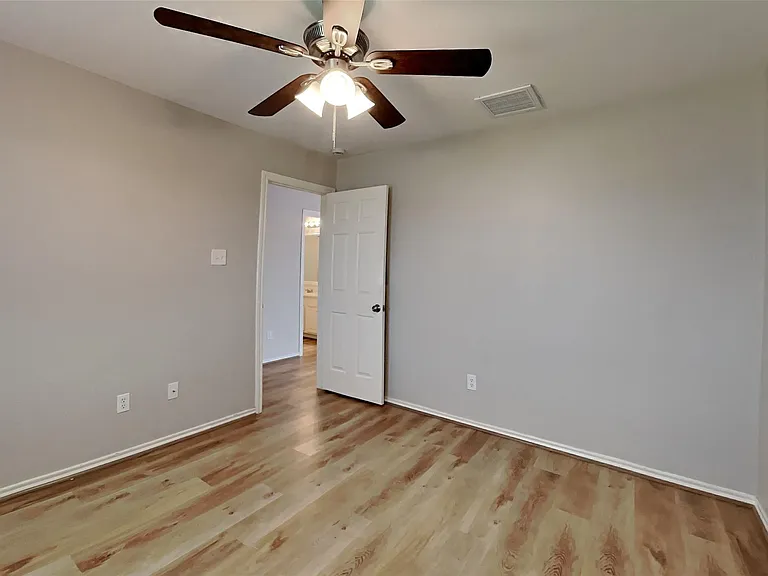 22076 Knights Cove Dr — Photo 16