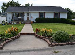 820 Rockshire Ct, Gas City, IN 46933