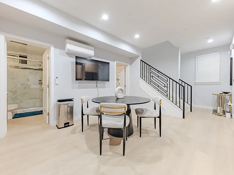 123 S Marguerita Ave — Photo 9