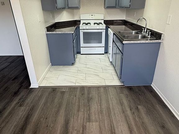 3rd image of 13621 Cerise Ave APT 18