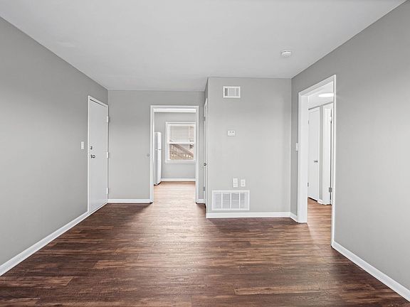 4th image of 5600 E 140th St #5511-1