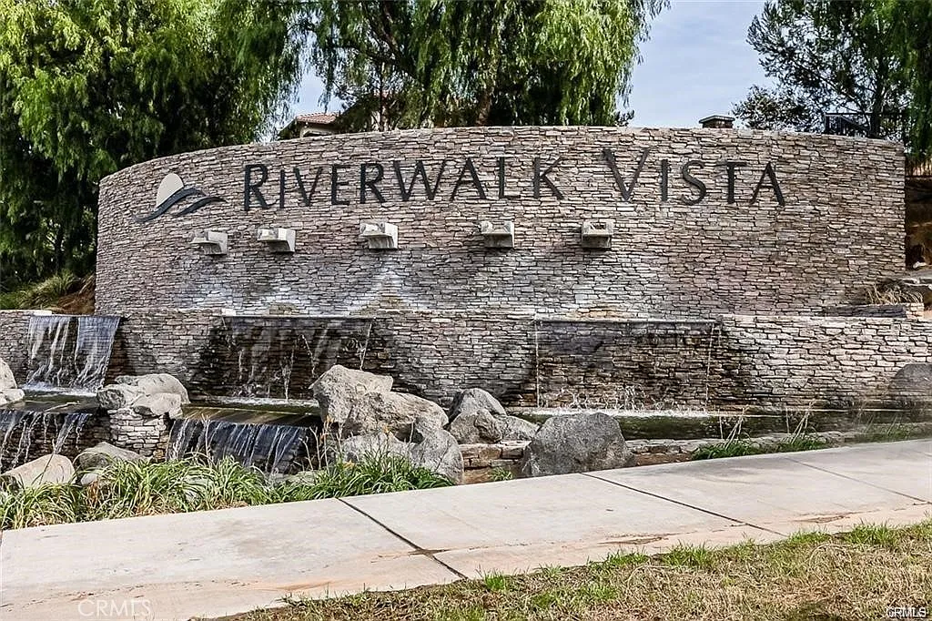3 bed, 2.5 bath, 2135 sqft, $3,800 — Photo 1