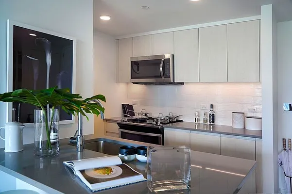 Rented by The Bloomstone Group LLC | media 21