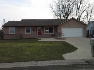 404 Lindenwood Dr, Linden, MI 48451