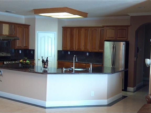 3rd image of 820 Bowen Ct
