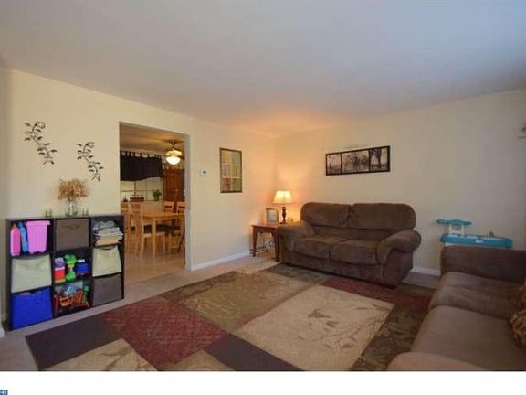 4th image of 3516 Montrose Ave