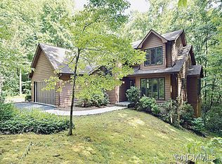 11 Ravenwood Ln, Horse Shoe, NC 28742
