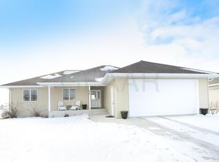 826 Greenway Blvd SE, East Grand Forks, MN 56721