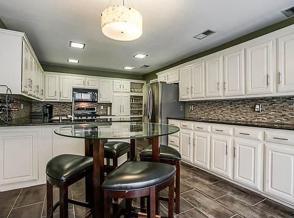 3rd image of 1005 Oxfordshire Dr