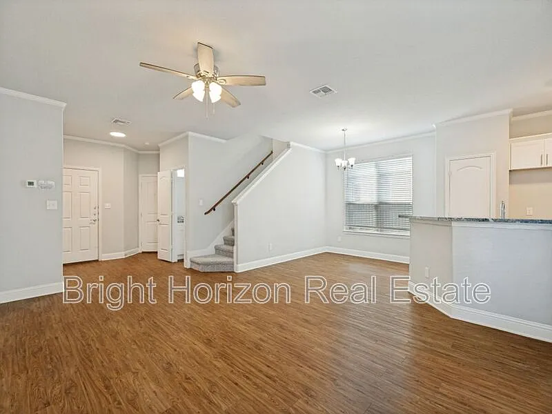 3 bed, 2.5 bath, 1456 sqft, $1,900 — Photo 3