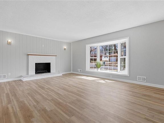 4th image of 1232 Old Manor Rd