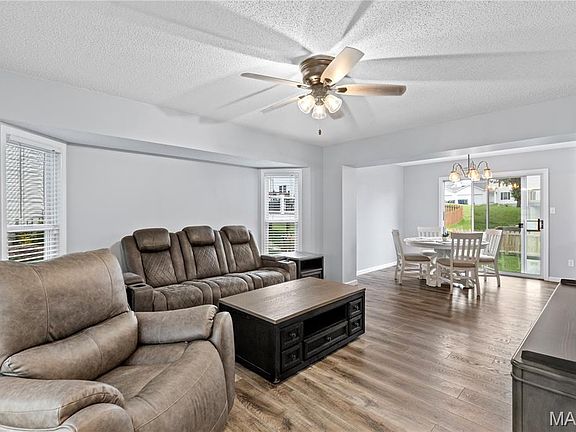 4th image of 411 Carrollton Dr