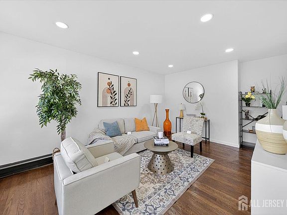 2nd image of 2 Olive St