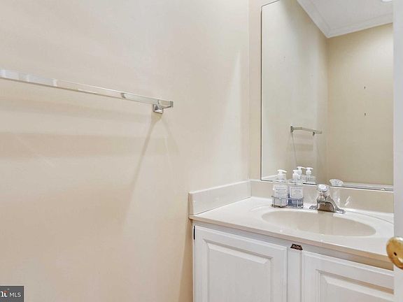 5th image of 8271 Berryfield Dr