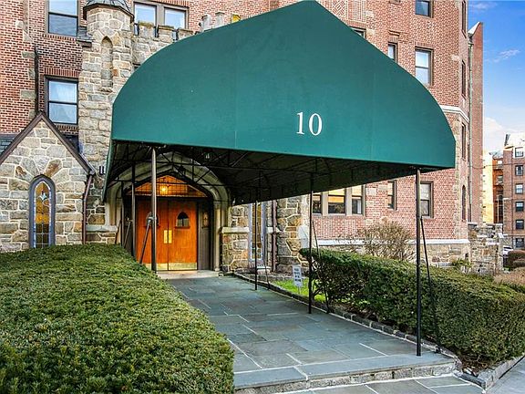 3rd image of 10 Nosband Ave APT 6J