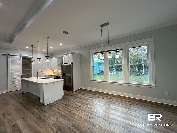 5th image of 8017 Carmel Cir