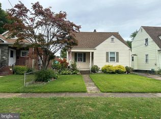 31 Ridgeway Ave, Oaklyn, NJ 08107