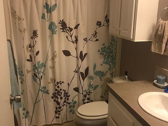 Bathroom 2 tub/shower