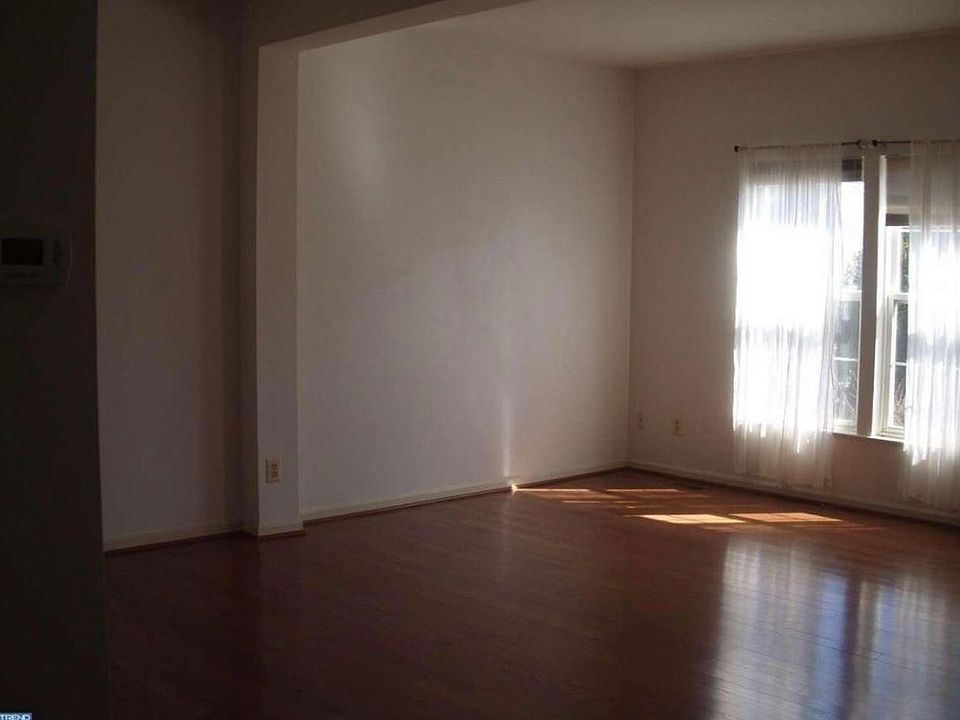 1st image of 202 Barclay Dr