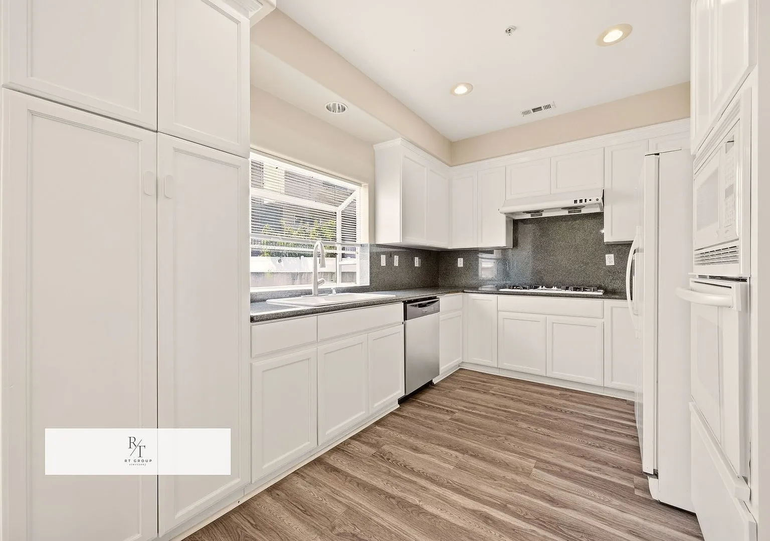 Bright & Spacious 3-Bedroom Townhome in Gated Arcadia Community | Pasadena Unified School District — Photo 4