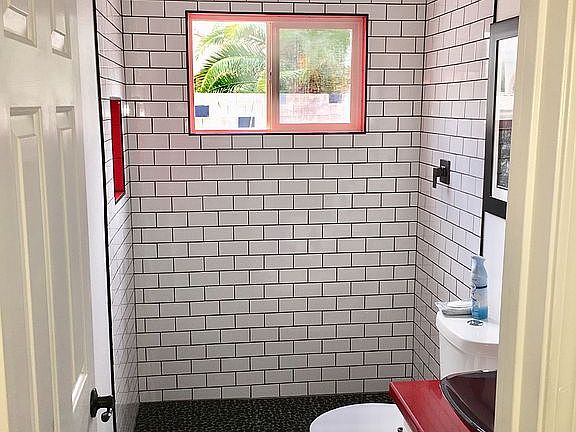 Guest bathroom 