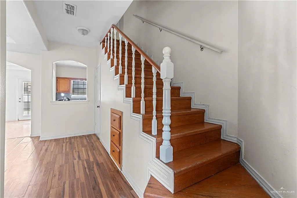 2 bed, 2.5 bath, 1311 sqft, $900 — Photo 3