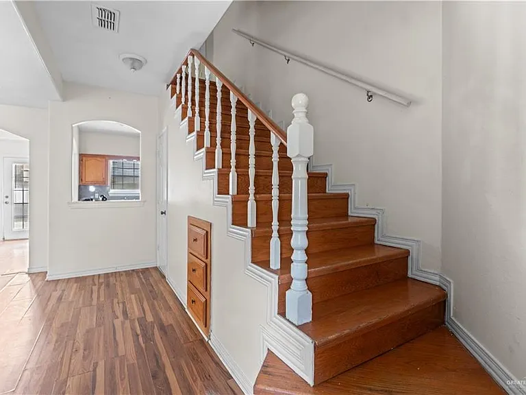 2606 Charleston Ln — Photo 3