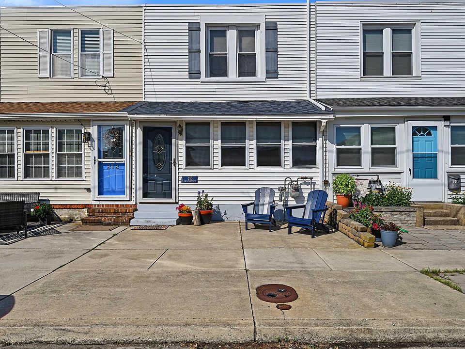 1st image of 210 3rd St S