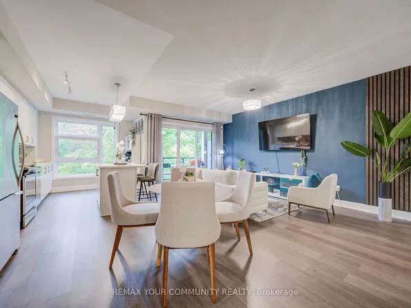 555 William Graham Dr #308, Aurora, ON L4G 3H9