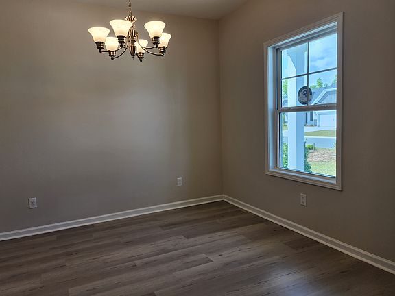 3rd image of 110 Avery Woods Dr