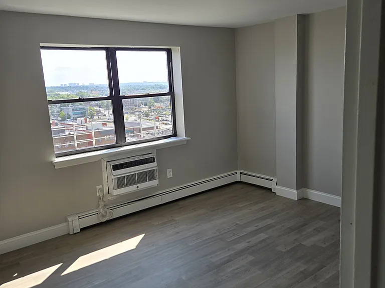 Tireno Towers — Photo 28