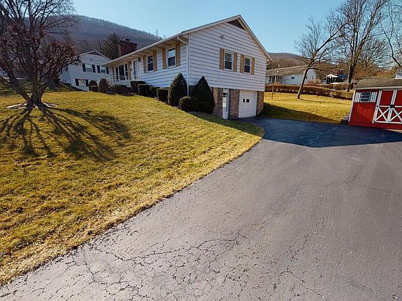 3rd image of 440 Jaculin Ave