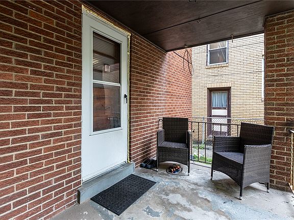 3rd image of 712 Kerr St