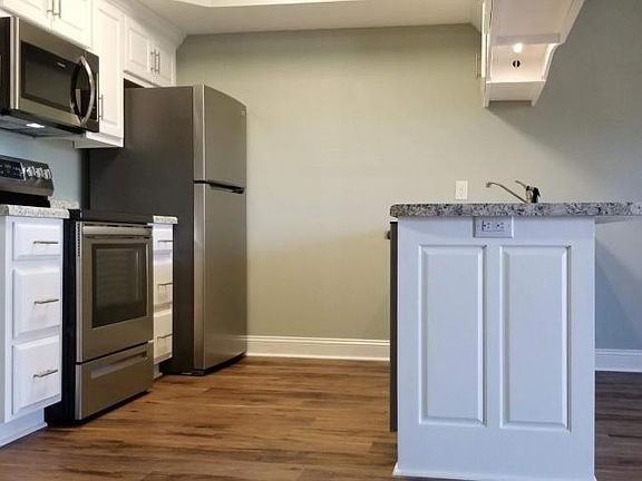 3rd image of 805 Harmon Dr APT A3