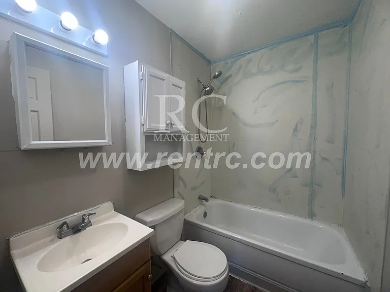 1213 Giddings St — Photo 4