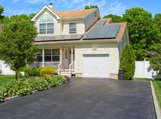 9 The Grn, Shirley, NY 11967