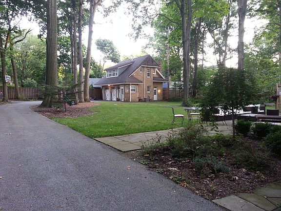 garage/carriage house